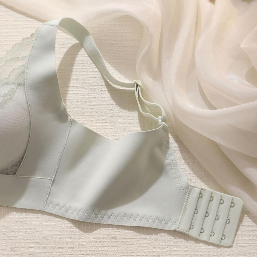 Ladies Summer Lace Gather Together To Show A Large Adjustment of The Pair of Milk To Prevent Sagging Underwear