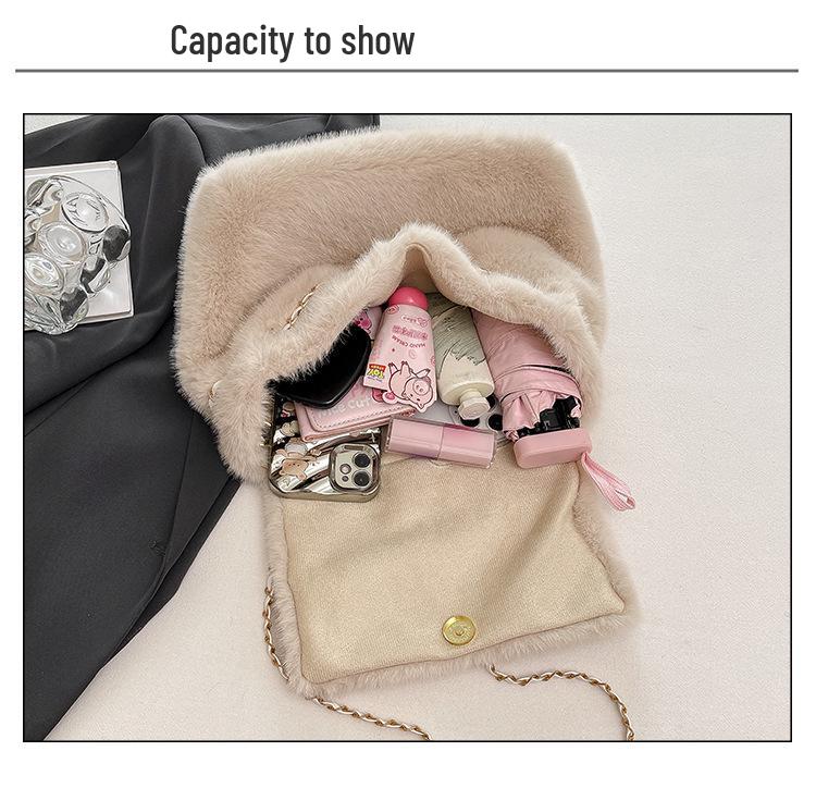 Autumn/Winter 2025 Women's Plush Makeup Bag: Trendy Large-Capacity Clutch & Crossbody Shoulder Bag