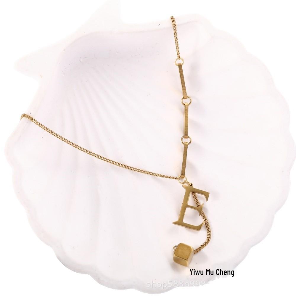 Элегантное женское осенне-зимнее ожерелье с кисточками и буквами - Универсальная цепочка для свитера высокого класса.