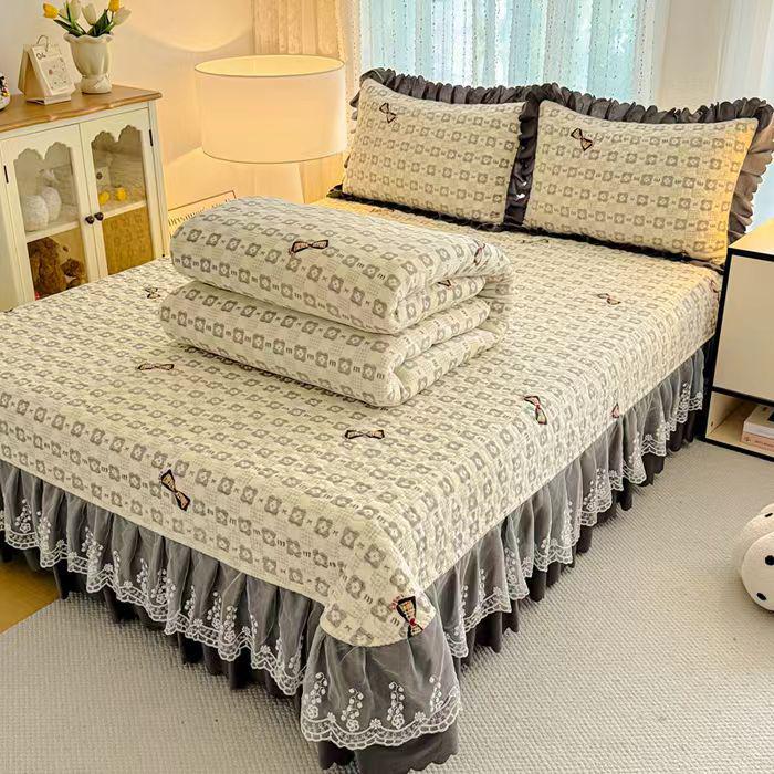 Thickened Quilted Velvet Bedspread Set with Lace Pillowcase and Static-Free Warm Temperature Control