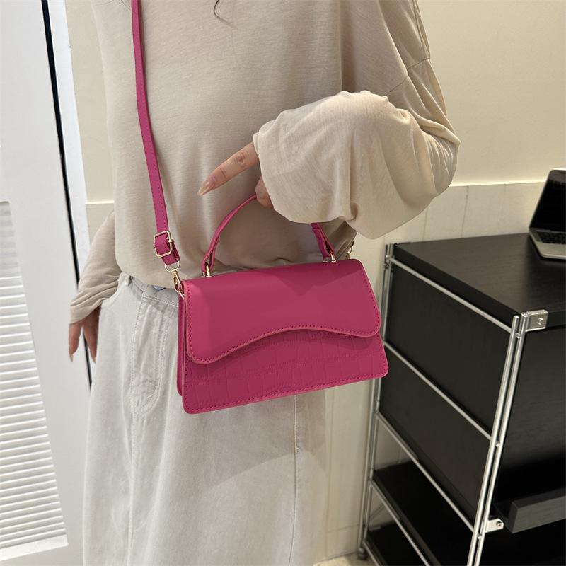 Retro foreign shoulder bag 2025 new trendy handbag Korean version autumn fashion simple messenger small square bag women's bag