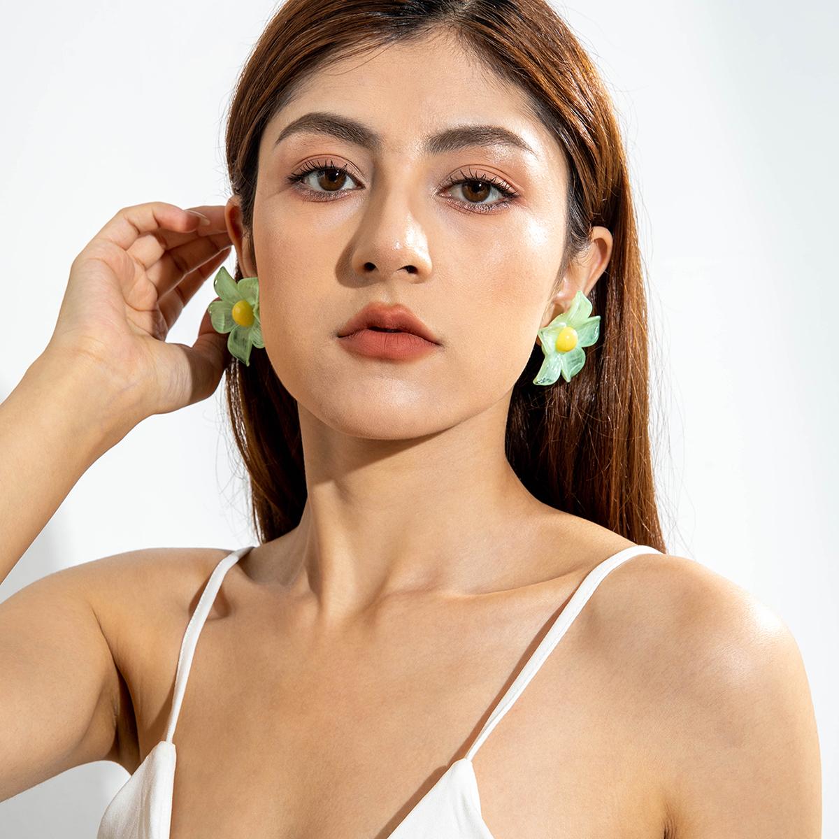 

Новые весенне-летние серьги-цветы из смолы с имитацией окрашивания для женских украшений, свежие и милые серьги-цветы