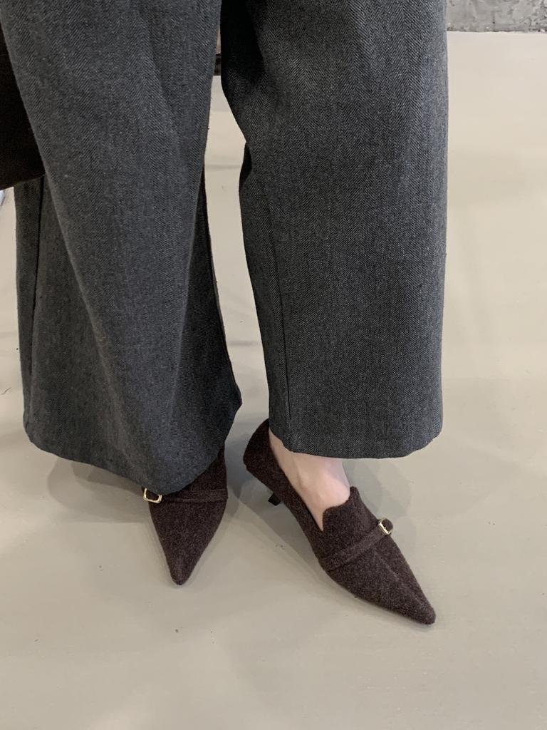 2026 early spring pointed-toed stiletto high-heeled warm plush one-pedal commuter high-heeled shoes