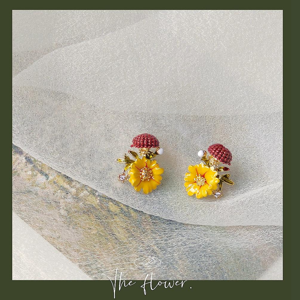 Female Flower Forest Vintage Earrings 1 pair