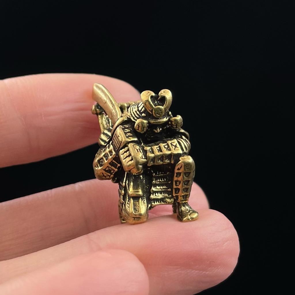 Brass Samurai Helmet Pendant Paracord Bead DIY Accessories Keychain Knife Lanyard Charm for Outdoor Survival Crafting