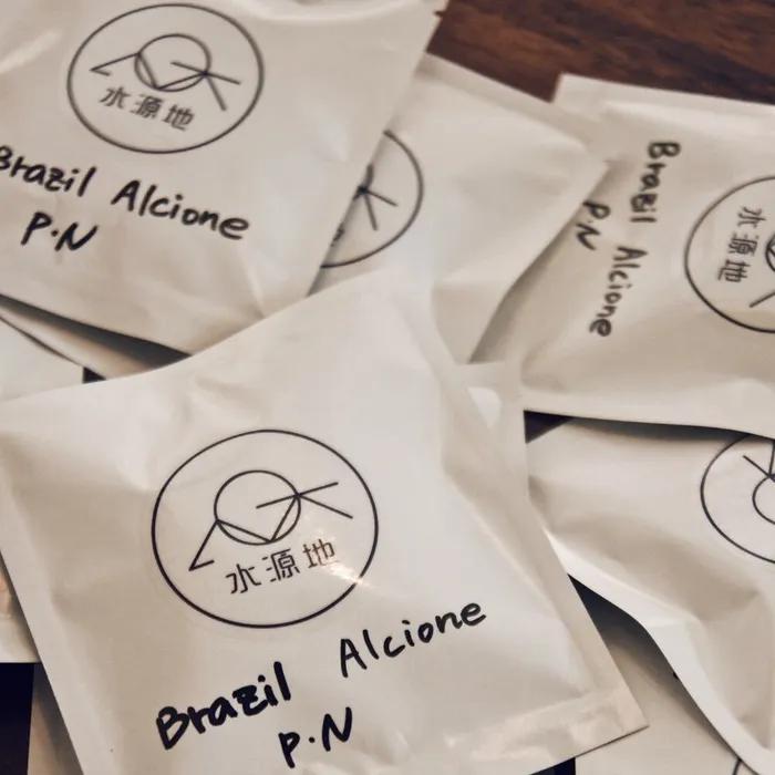 Snadno pitelná káva typu immersion-type drip bag ze zdroje