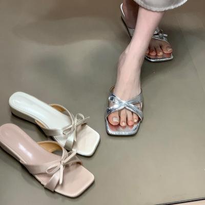 Feenwind Quadratischer Kopf Kreuz Ein-Wort-Slipper Damen 2025 Sommer Schleife mit Rock Coole Slipper