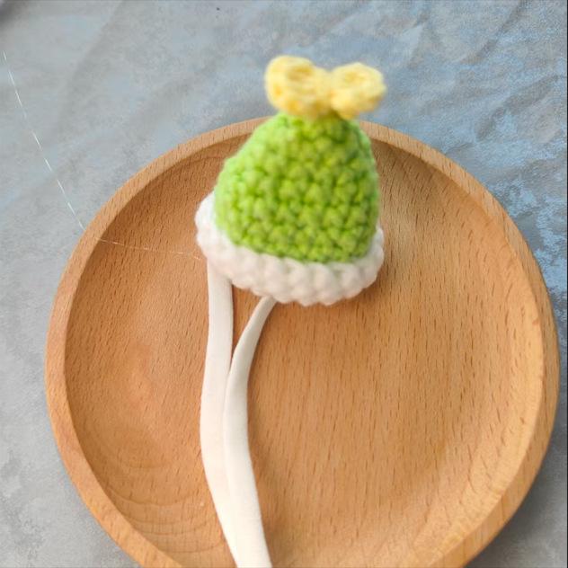 Valentine's Pearl Desktop Goose Set with Mini Knitted Hat & Adjustable Wings Clothing