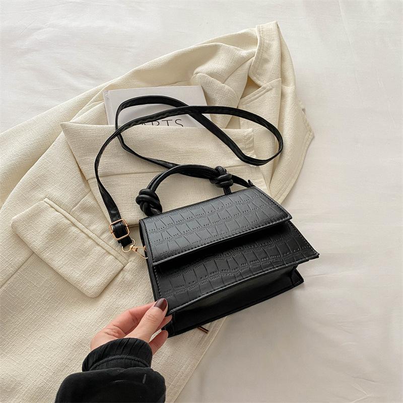 

Ретро портативная маленькая квадратная сумка женская модная повседневная сумка женская 2024 весна новая простая модная сумка через плечо чёрный