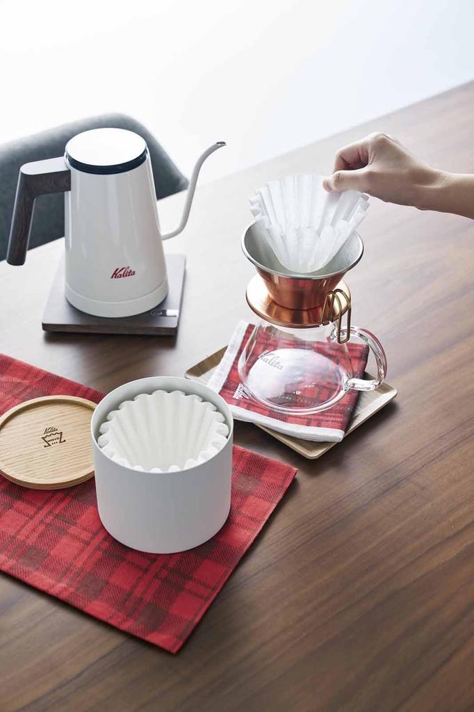 Kalita Wave Filter Case, White, WT, with a wooden lid to keep dust and odors out of the filter. Fits RIN 155 and 185 models. #44324. Stylish and