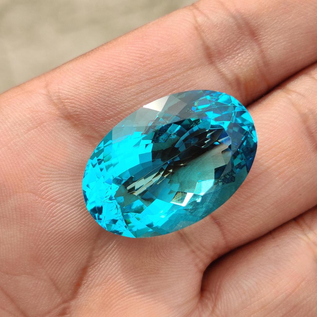 Großer Anhänger zur Herstellung Himmelblauer Topas Farbton Ovalschliff Glasstein, 48,25 Karat, 30x21x14 MM Größe.