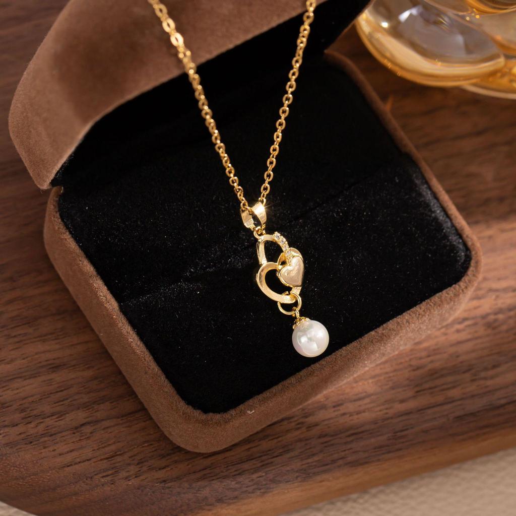 High-End Retro Heart Necklace: Women's Luxury Bow Pendant Clavicle Chain