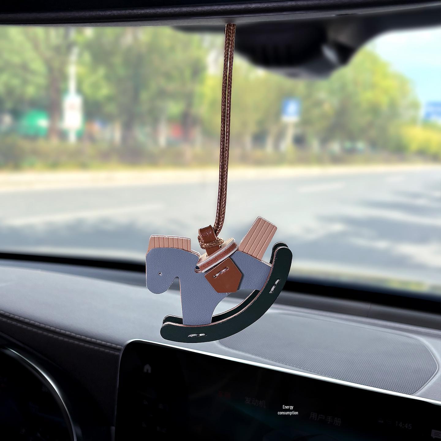 

Elegant Pony Car Pendant: Creative Leather Rearview Mirror Ornament for Women s High-End Car Interiors