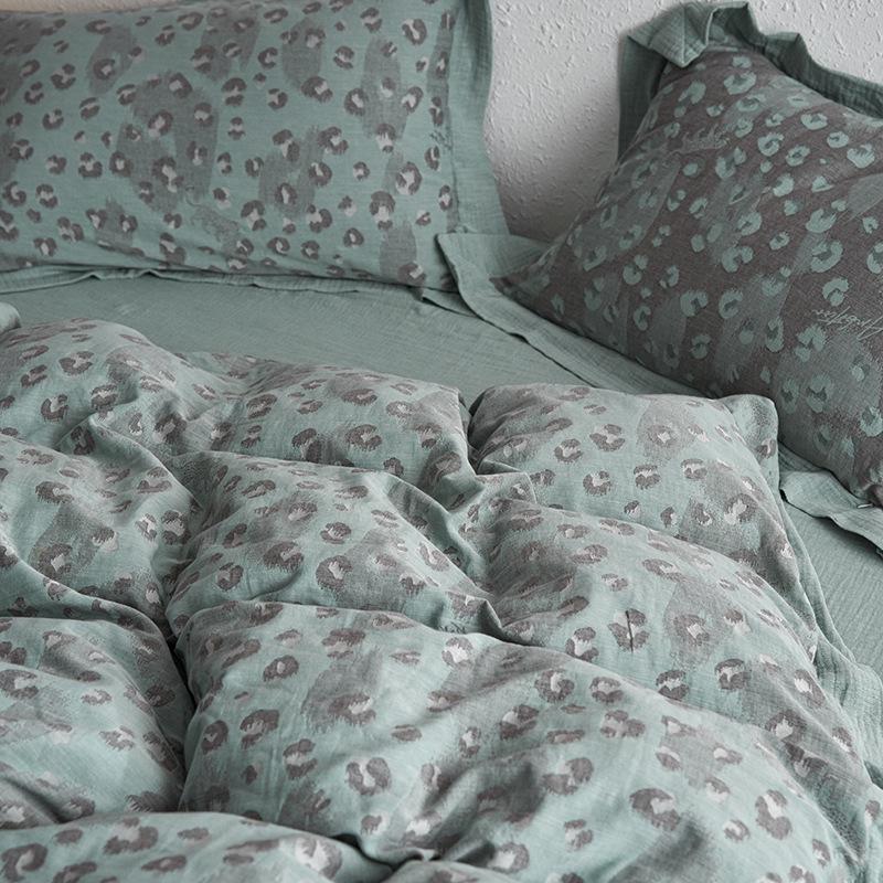 Retro Cotton Four-Piece Set: Yarn-Dyed Jacquard Bed Sheet & Duvet Cover for All Seasons