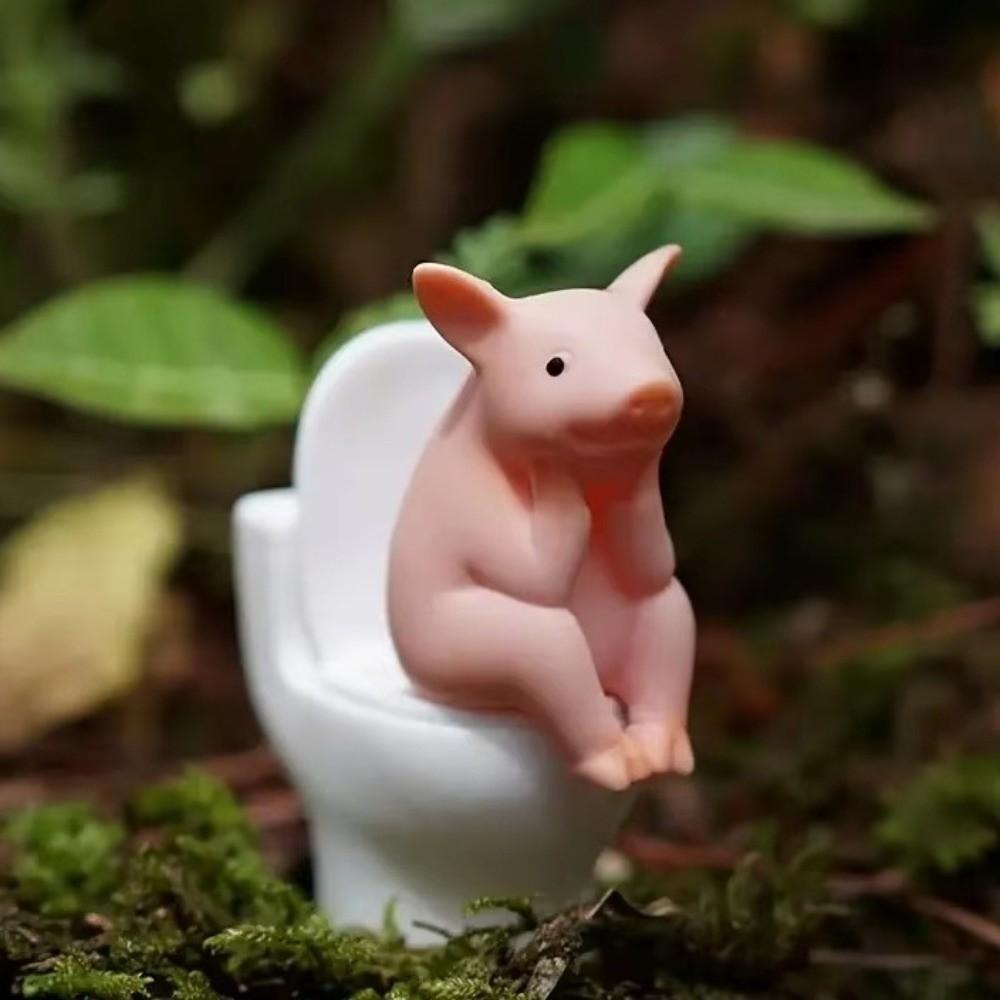 Mini Pig Desktop Ornaments Cartoon Toilet Pig Decoration Novelty Pig Figurine  Car Decor