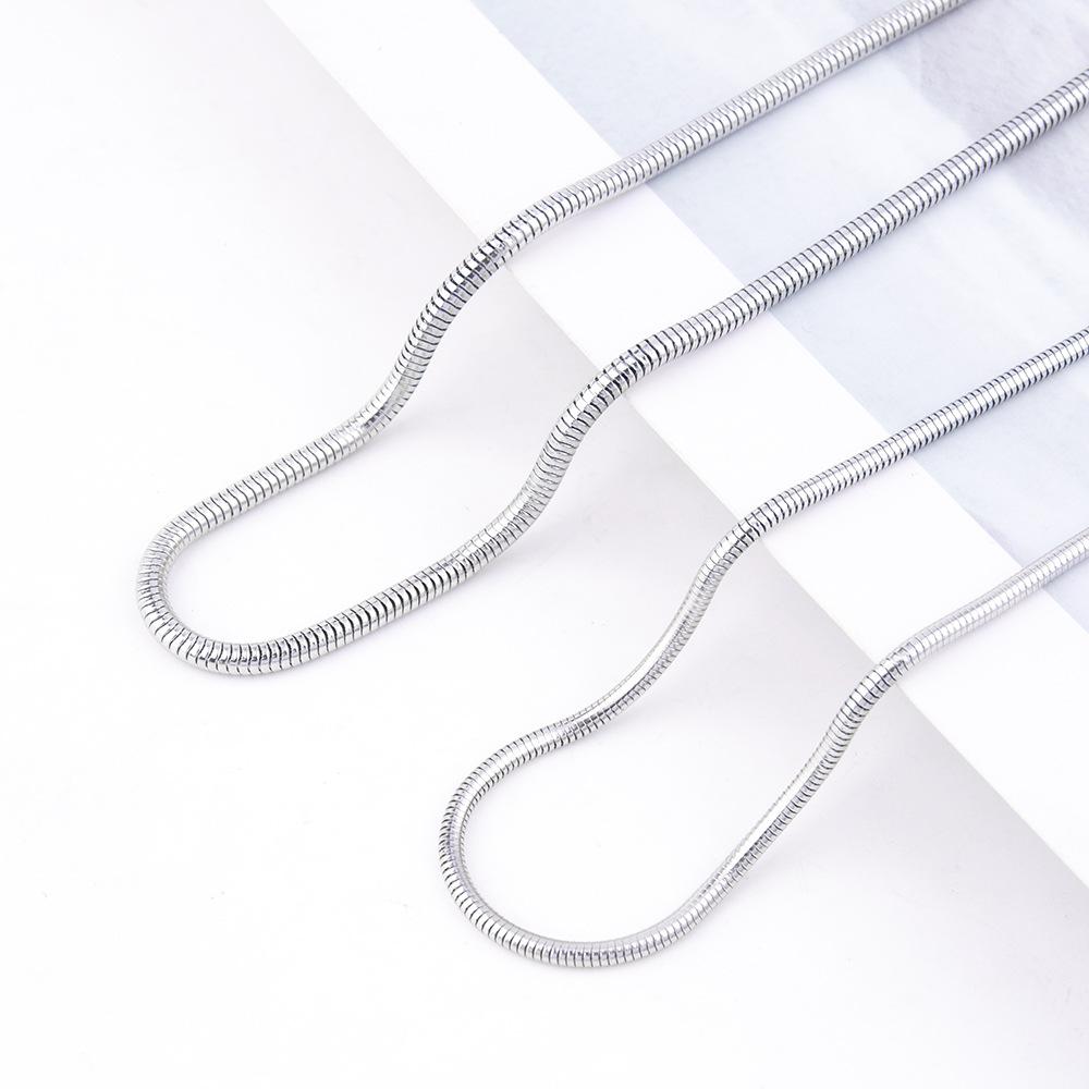 Chaîne serpent ronde en acier inoxydable, chaîne en os de serpent, collier en acier titane à ressort, chaîne de clavicule simple et personnalisée