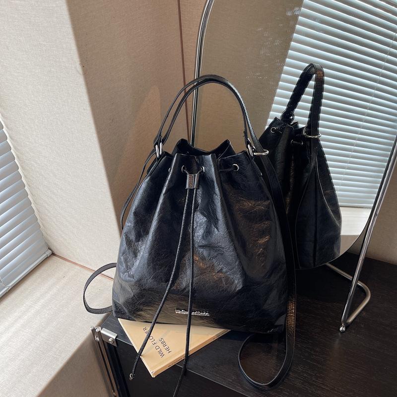 

Fashion large-capacity bag women s new casual versatile multi-functional backpack single shoulder bucket bag чёрный