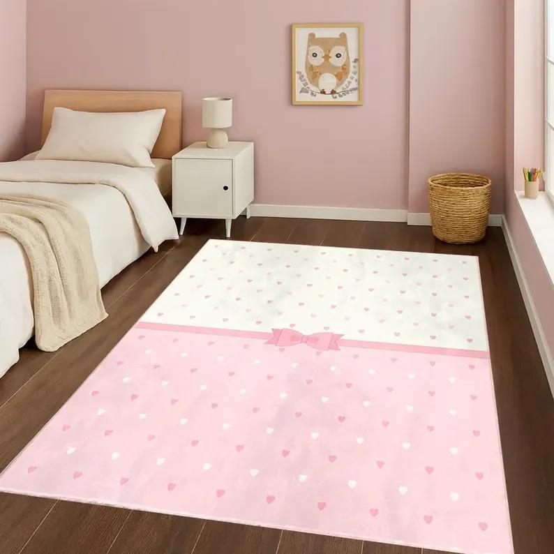 Růžový koberec ve tvaru srdce s mašlí pro děti Sladký a útulný design Dekorace domu Koberce