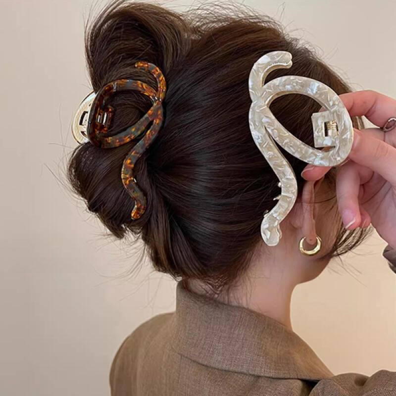 Limit Unique Mother-of-Pearl Pattern Metal Point Hair Clip ivory