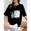 T-shirt oversize z nadrukiem białego kota i tekstem, odzież codzienna