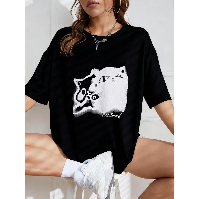 T-shirt oversize z nadrukiem białego kota i tekstem, odzież codzienna