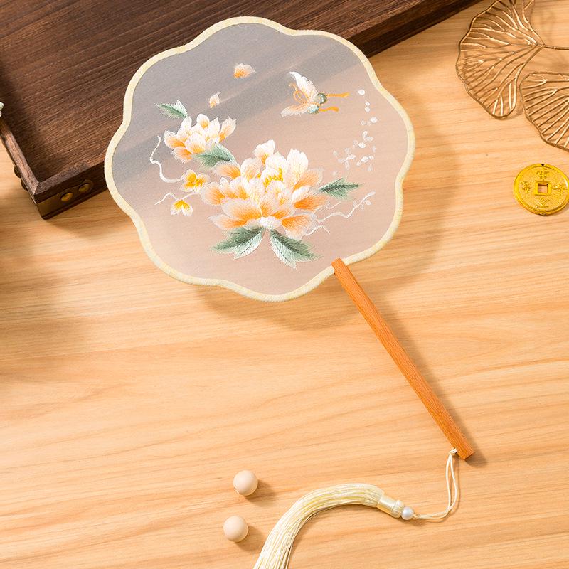 Double-Sided Suzhou Embroidery Round Fan: Ancient Chinese Style for Hanfu and Cheongsam, Perfect for Children's Dance.