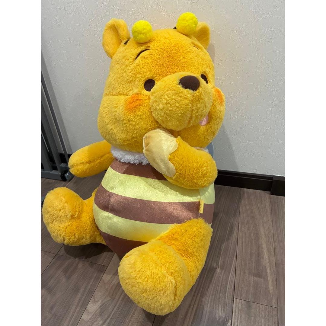 [Further price reduction] Winnie the Pooh bee costume oversized stuffed toy