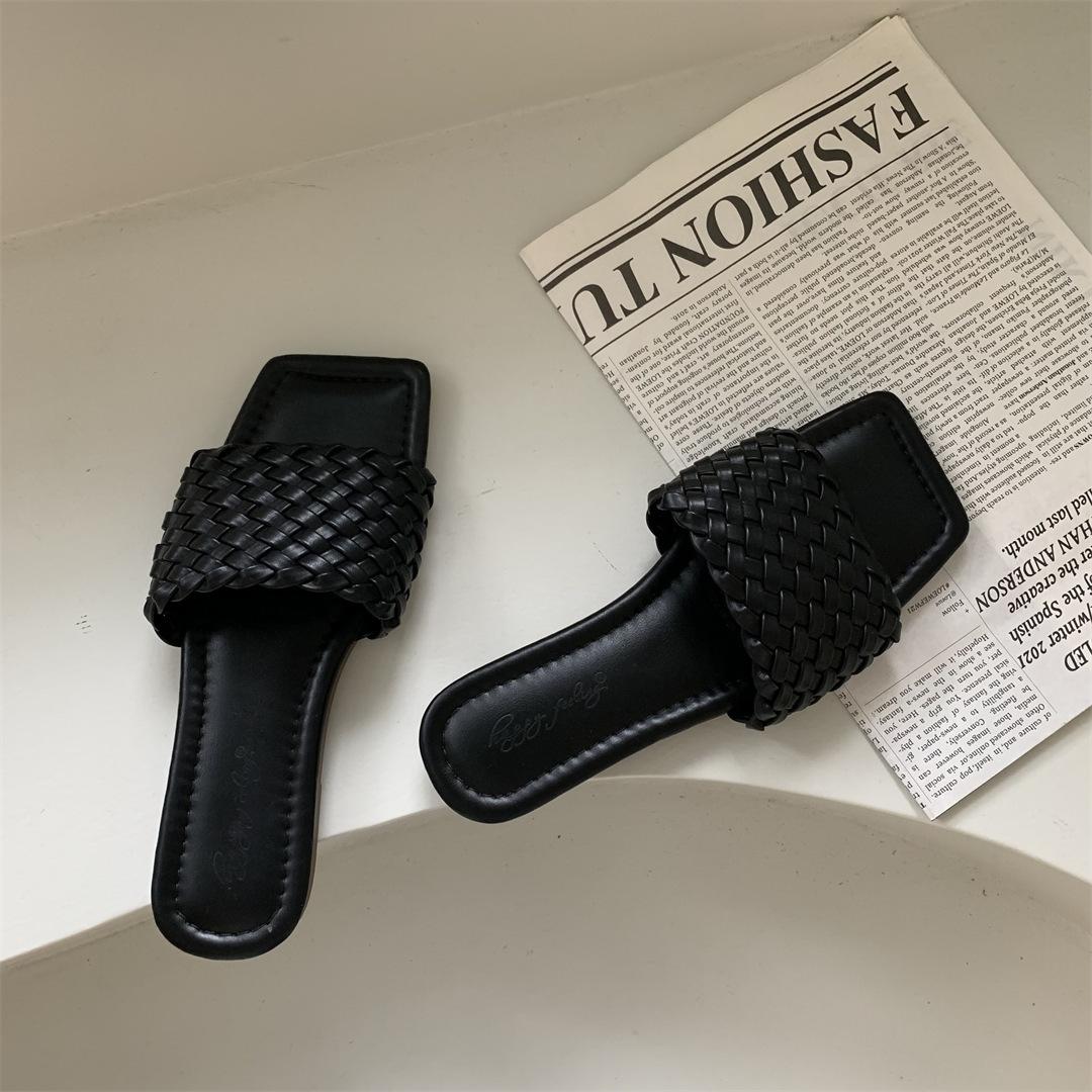 

Нишевый дизайн крутые тапочки детские носят новый темперамент плоская подошва плетеные пляжные тапочки летом 40