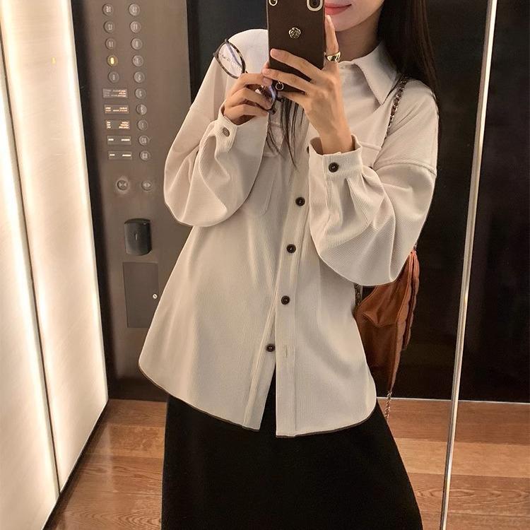 Women's Retro Corduroy Shirt Jacket - Casual, High-End, Loose Fit for Autumn and Winter.