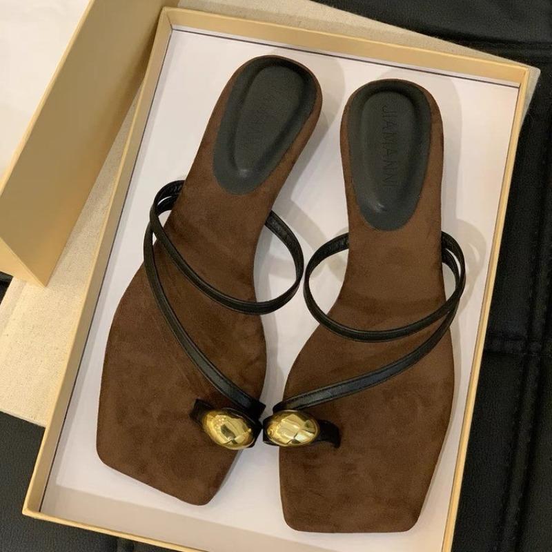 

Женские сандалии с узким ремешком, металлической отделкой, на низком каблуке, слипоны, летние женские тапочки, элегантные шлепанцы, уличные, пляжные шлепанцы 40 чёрный