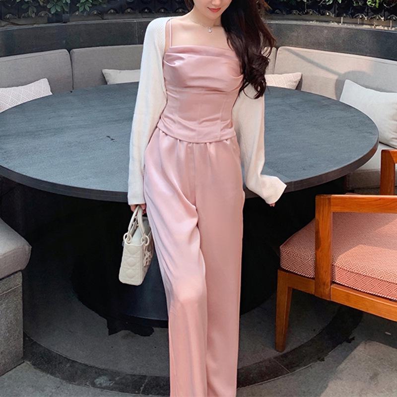 

Изысканный женский комплект из двух предметов из шелкового сатина: Универсальный топ-майка и длинные брюки Small