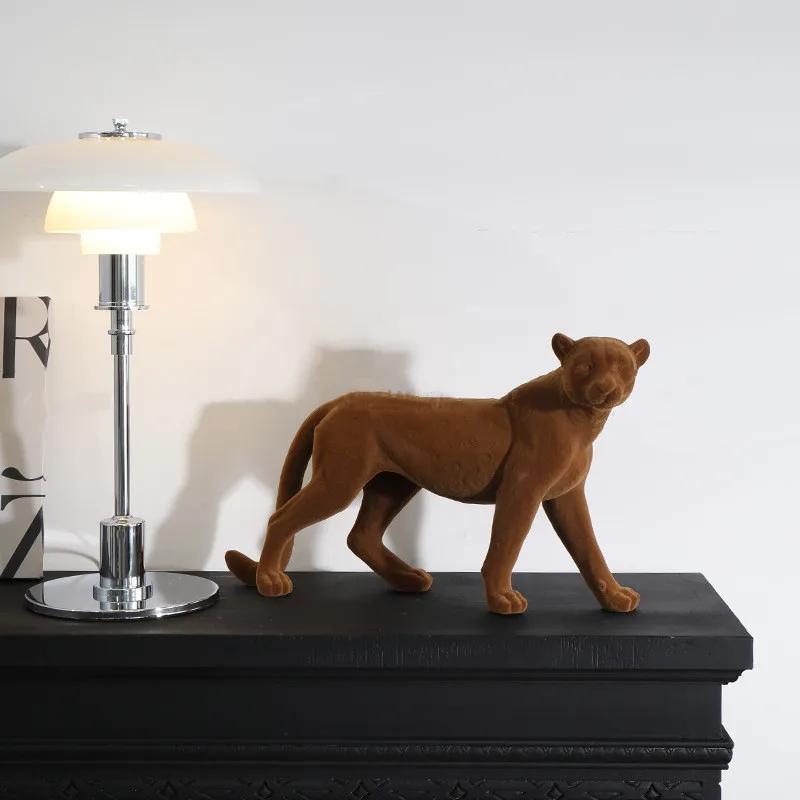 Resin Flocking Leopard Animal Sculpture Cheetah Brown Flocking Leopard Pendant Decorative Figurines Home Decoration Accessories