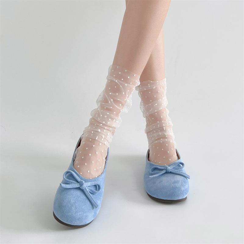 Stylowe i lekkie białe retro klapki na płaskiej podeszwie damskie letnie 2025 nowe z spódnicą antypoślizgowe sandały