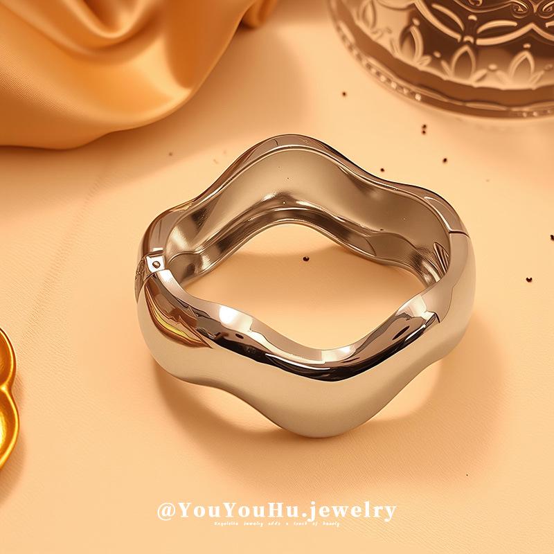 European & American Asymmetrical Glossy Fashion Bracelet with Curved Design