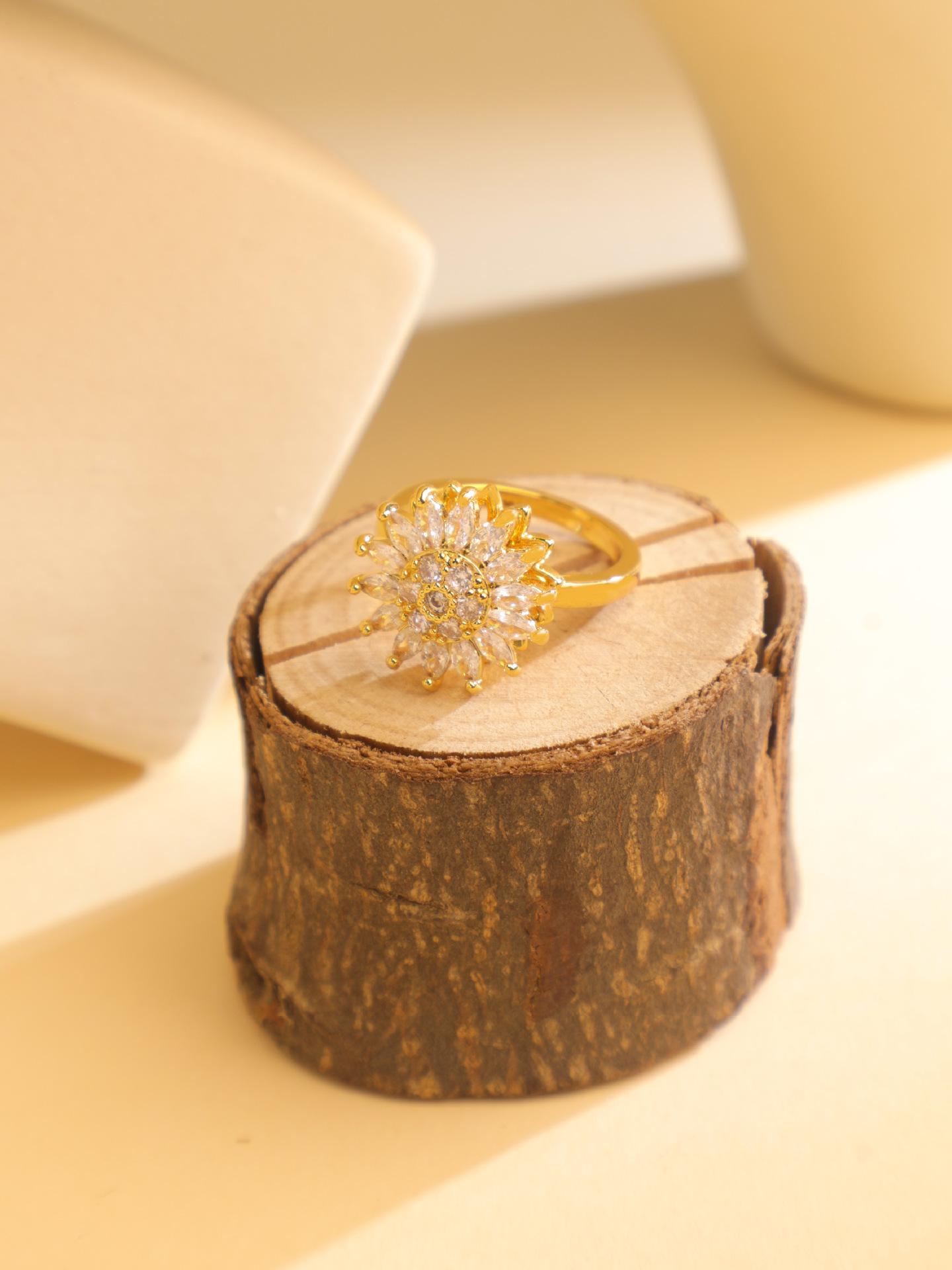 

Ring Women Do Not Fade Exquisite Flower Ring Niche Design Simple Adjustable Ring High-end Accessories