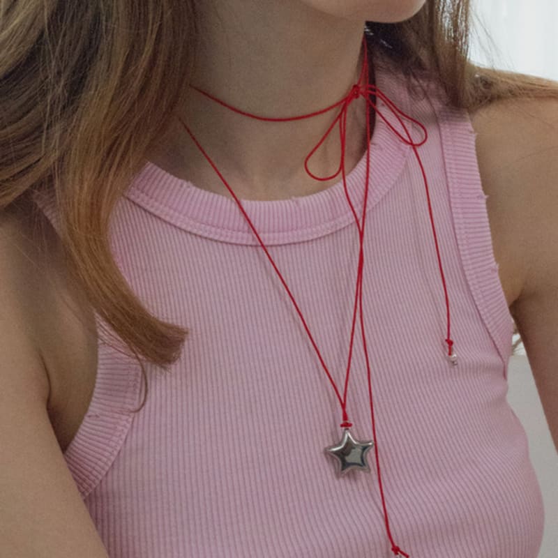 MERRYMOTIVE Star with red string necklace
