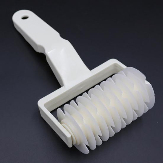 Kitchen Plastic Pie Pizza Dough Roller Knife Pastry Cookie Cutter Baking Tools