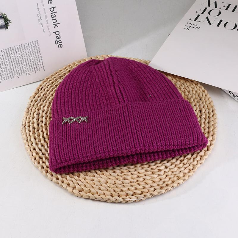 

Женская осенне-зимняя корейская универсальная шапка, подчеркивающая маленькое лицо, вязаная шапка, японская шапка для защиты ушей, согревающая, для большого обхвата головы, женская шапка M（56-58cm）