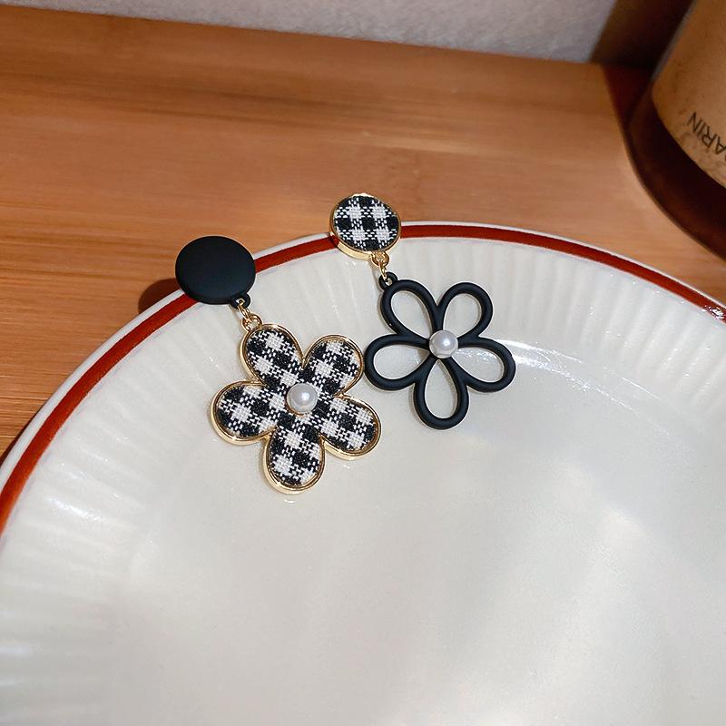 Black retro flower butterfly earrings temperament high-end stud earrings fashion niche versatile light luxury earrings