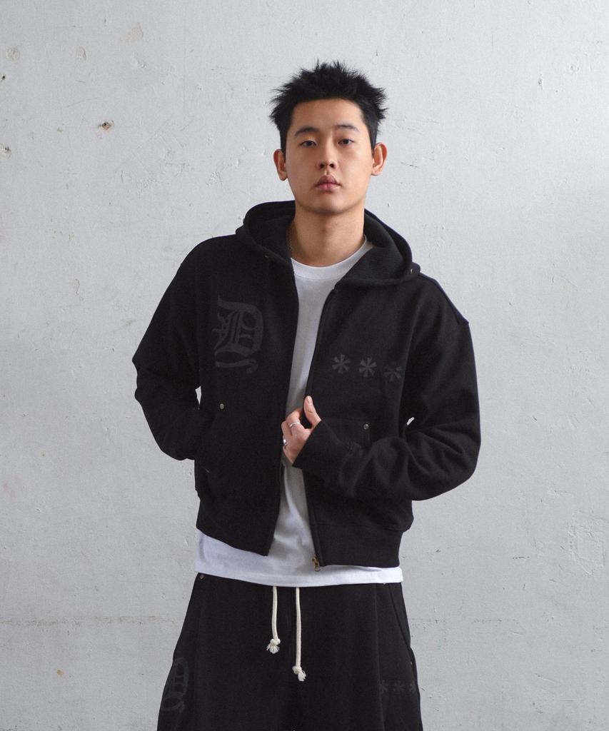 AMOU D-Star One Tuck Sweat Pants Black