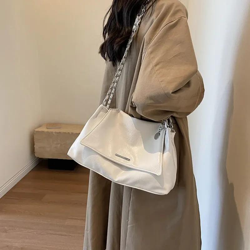 Casual Soft Surface Large Capacity Bag Women 2024 New Popular All-Match Chain Messenger Bag Popular Silver Shoulder Bag Handbag