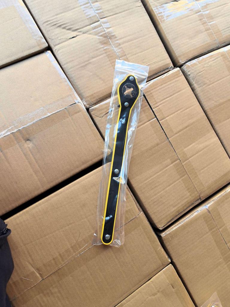 Effort-Saving Ratchet Wrench for Car Tire Removal