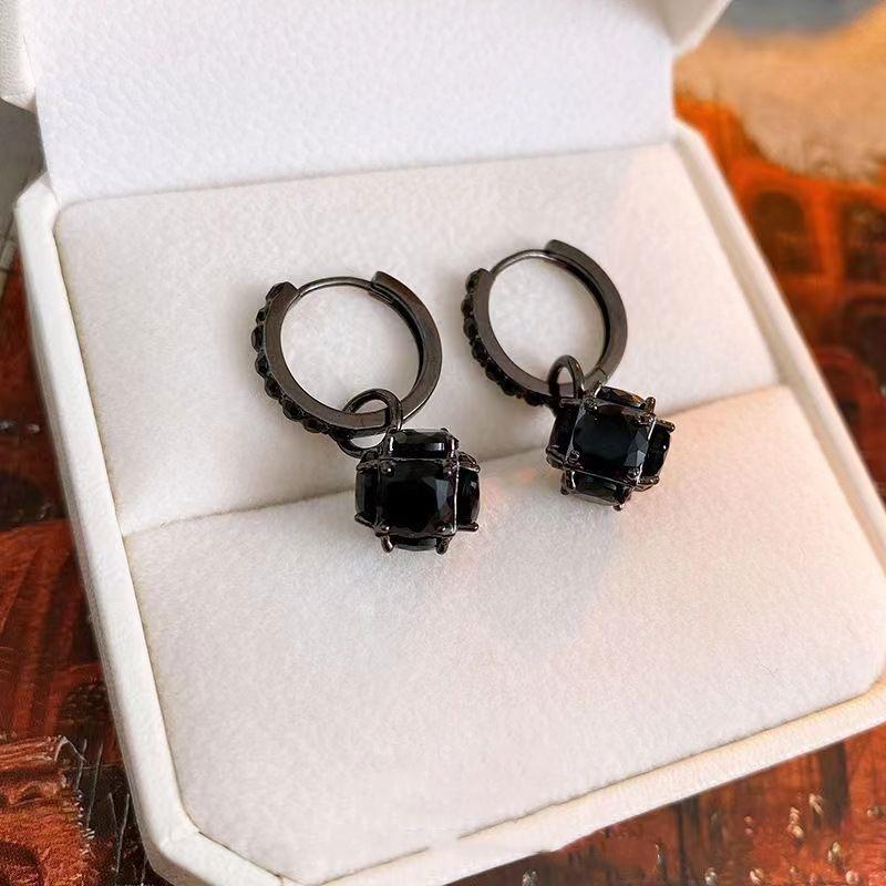 Fashion ins cold wind simple light luxury high-end ear buckle temperament geometric earrings women's small and versatile tide earrings