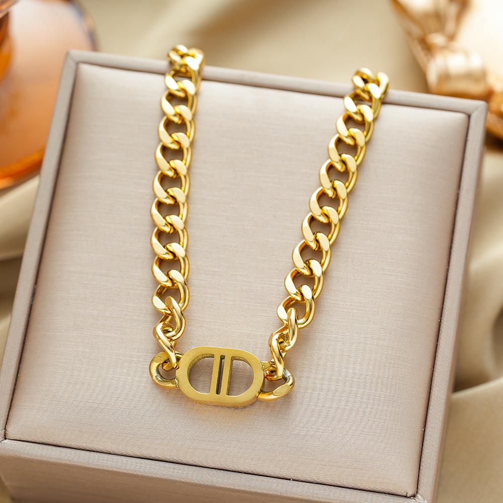 Exquisite 18K Gold-Plated Titanium Steel Necklace - Women's Clavicle Chain Jewelry, Fade-Resistant