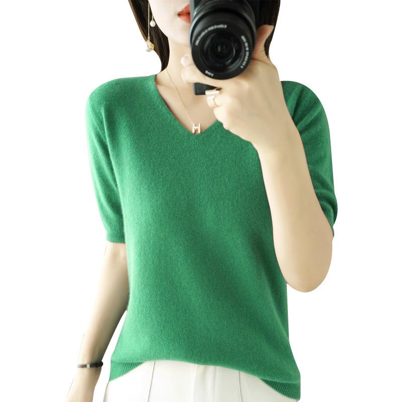Women's Early Spring V-Neck Knit Short-Sleeve Solid Top - Age-Reducing, Simple, and Elegant Design