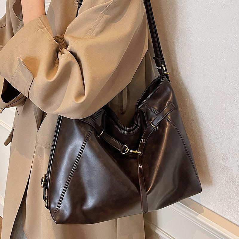 Maillard large-capacity messenger bag, new autumn casual versatile commuter women's single shoulder tote bag