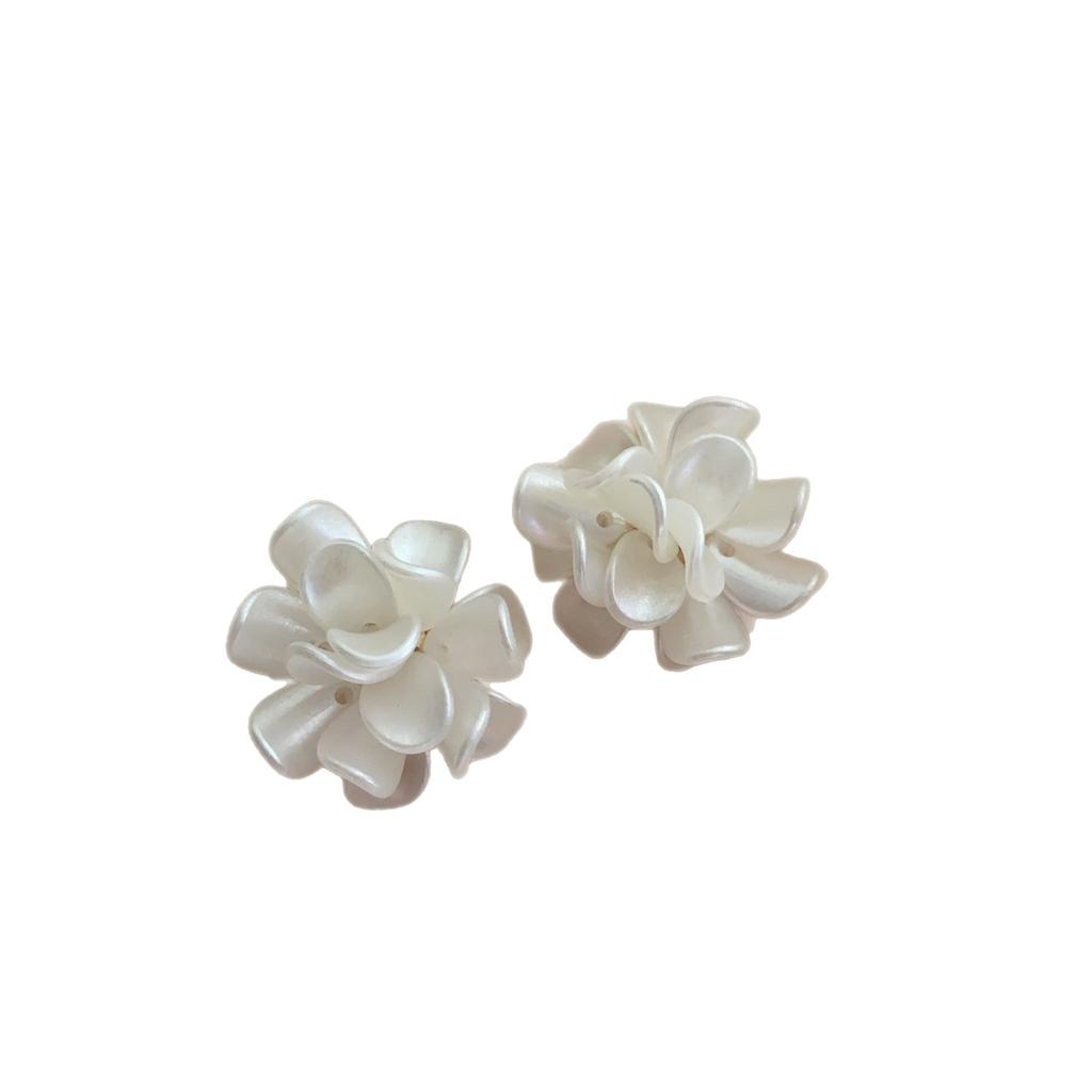 White Flower Petal Stud Earrings Spring And Summer Niche High-End Earrings Earrings Women'S Pure Temperament Simple Jewelry