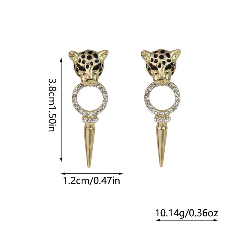 Silberne Nadel-Ohrringe mit Leopardenkopf-Kegel - Personalisiertes Damenmode-Accessoire