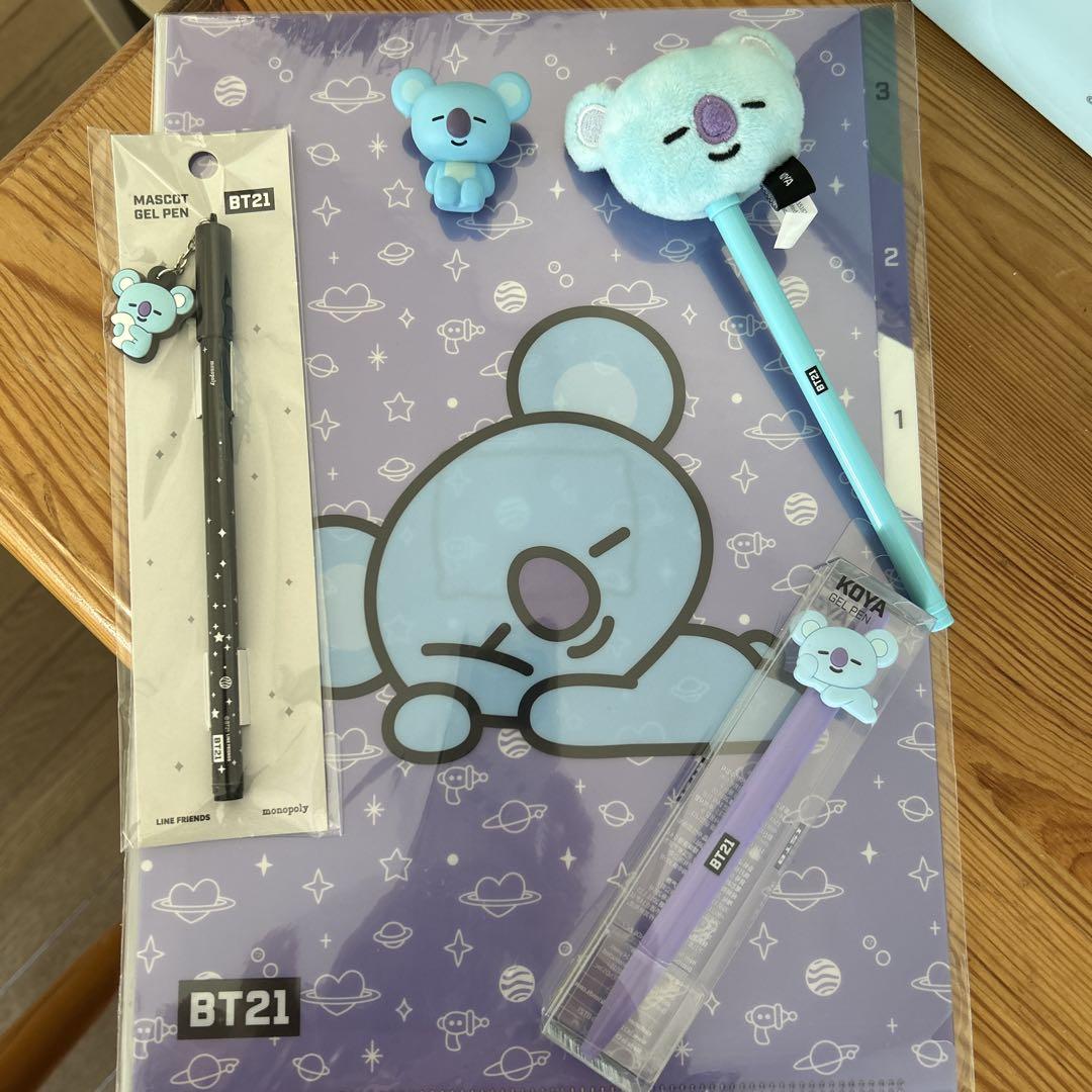 

[Б/У] Набор канцелярских принадлежностей BT21 KOYA