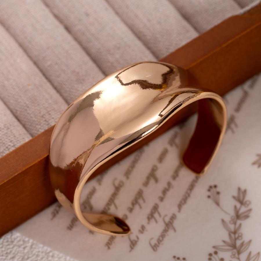 

Gold-Plated Smooth Open Bracelet Niche Design Trend Simple Exquisite High-End Bracelet золотий